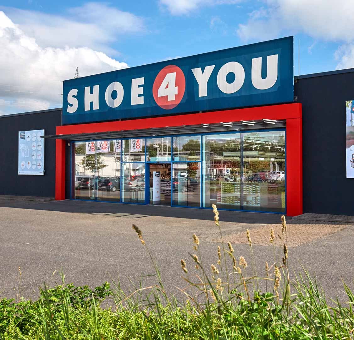 Eine Shoe4You Filiale von außen in Bischofsheim