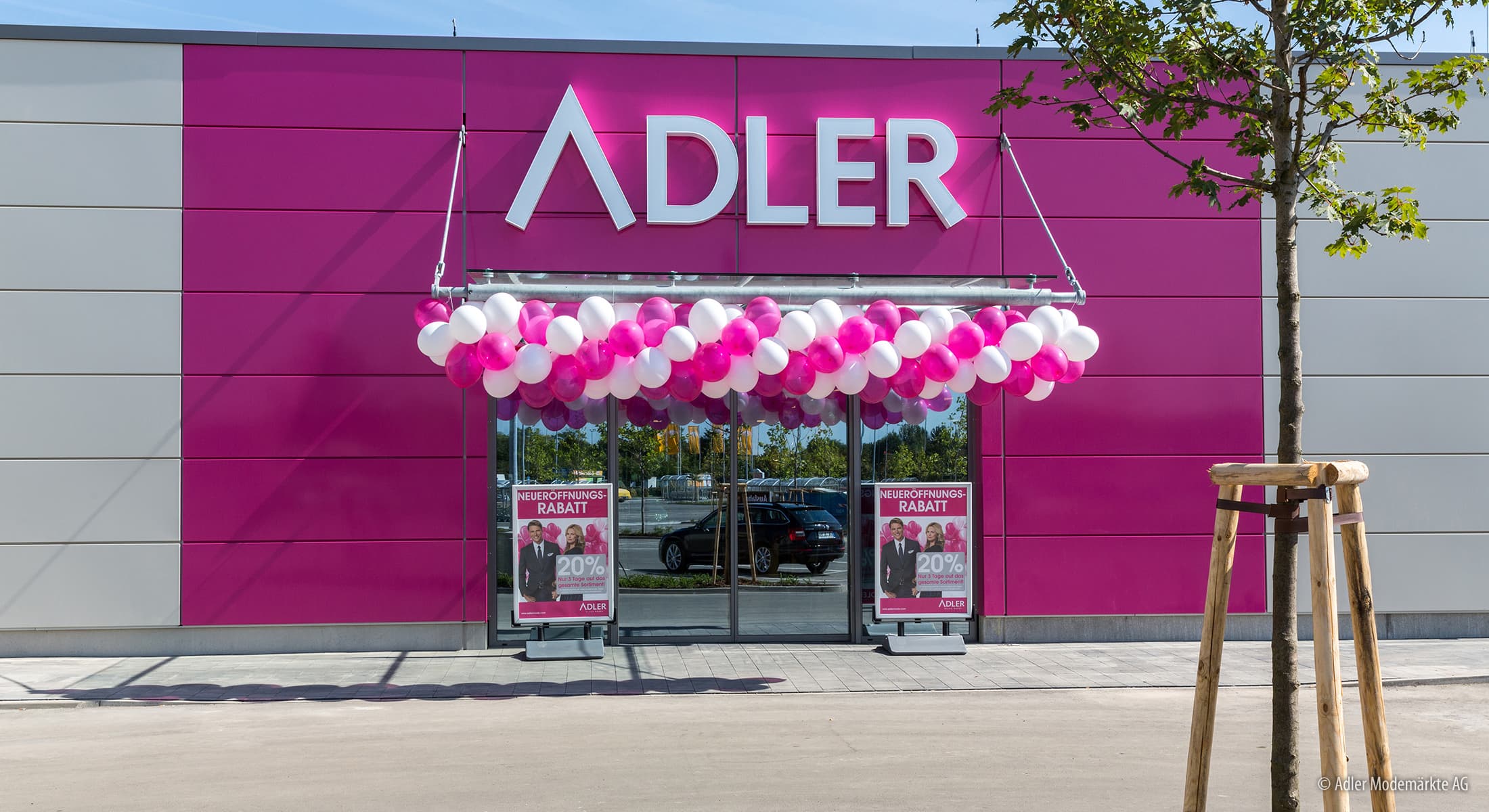 Eine ADLER Filiale von außen