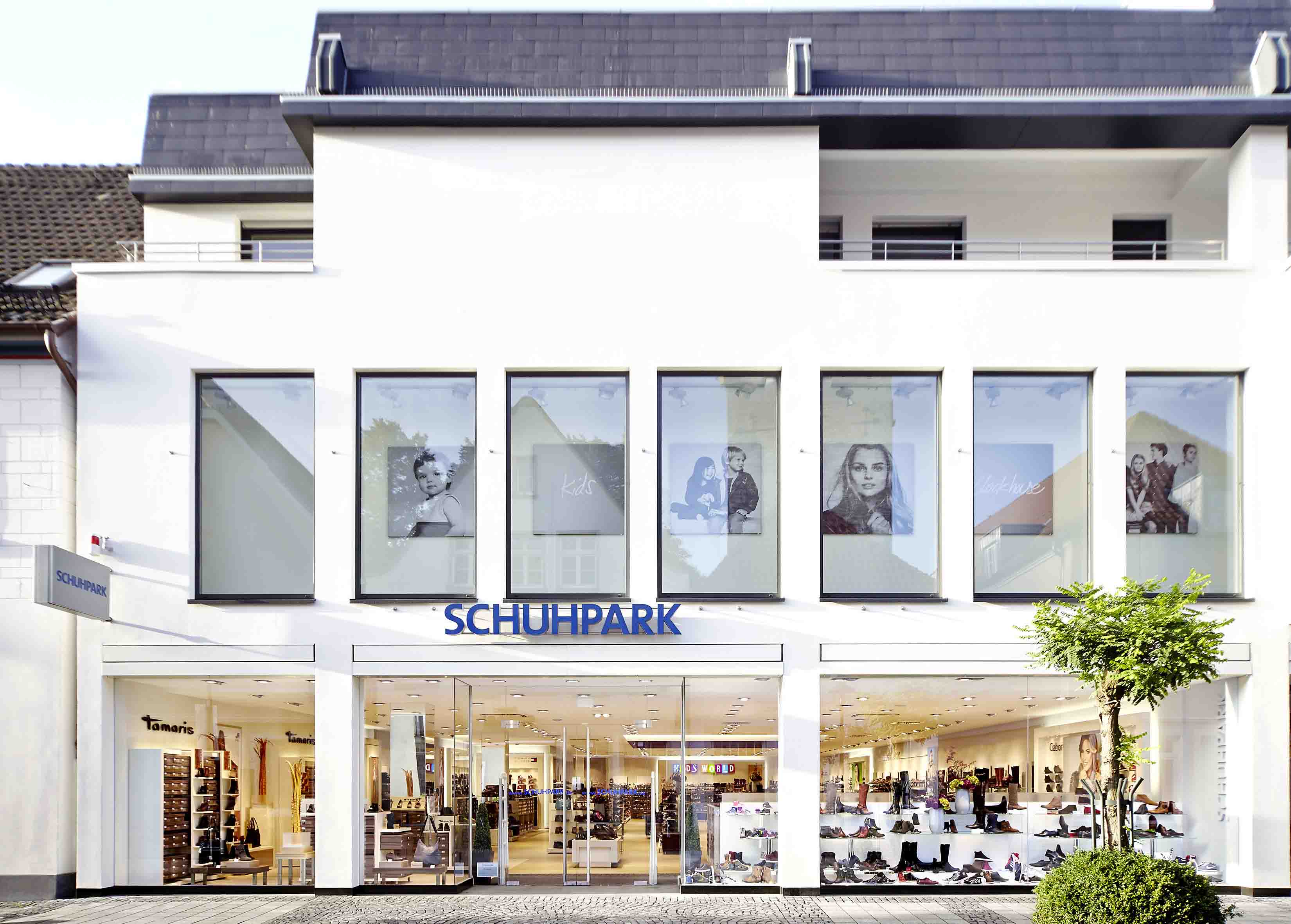 Eine Schuhpark Filiale in Warendorf von außen